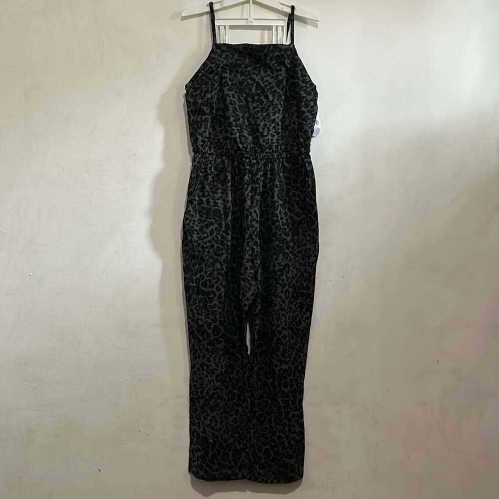 NWT Woman’s jump suit leopard print size medium
